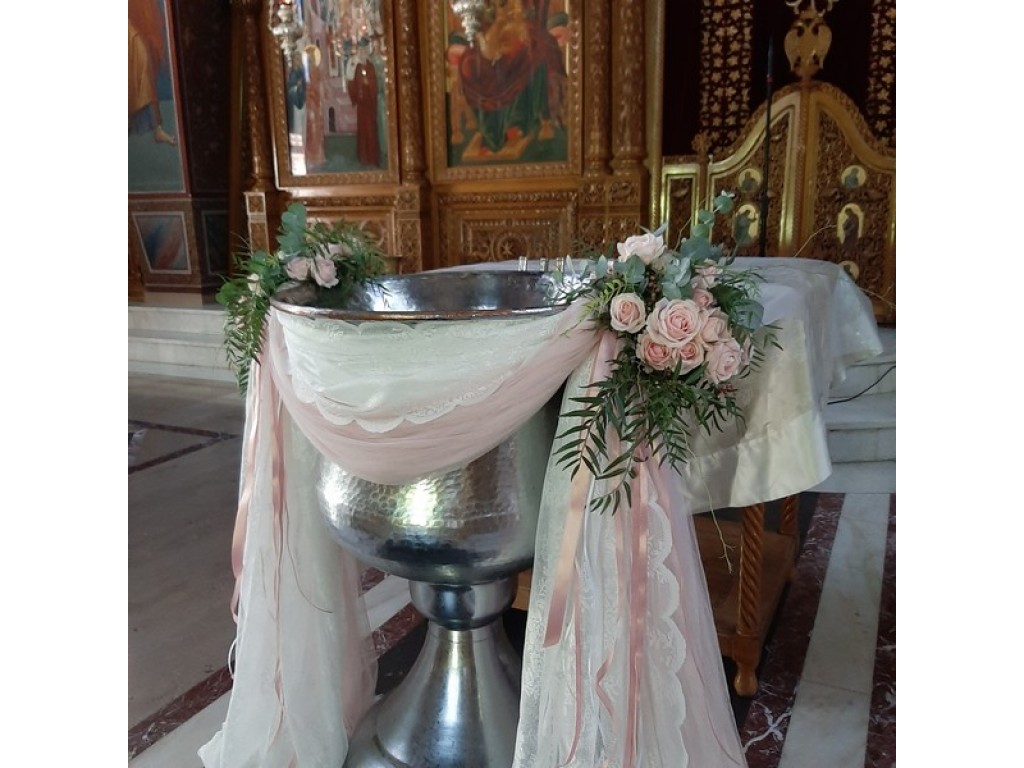 Στολισμός κολυμπήθρας με ροζ τριαντάφυλλο